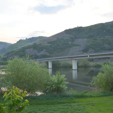 On The Moselle In Dhron 公寓